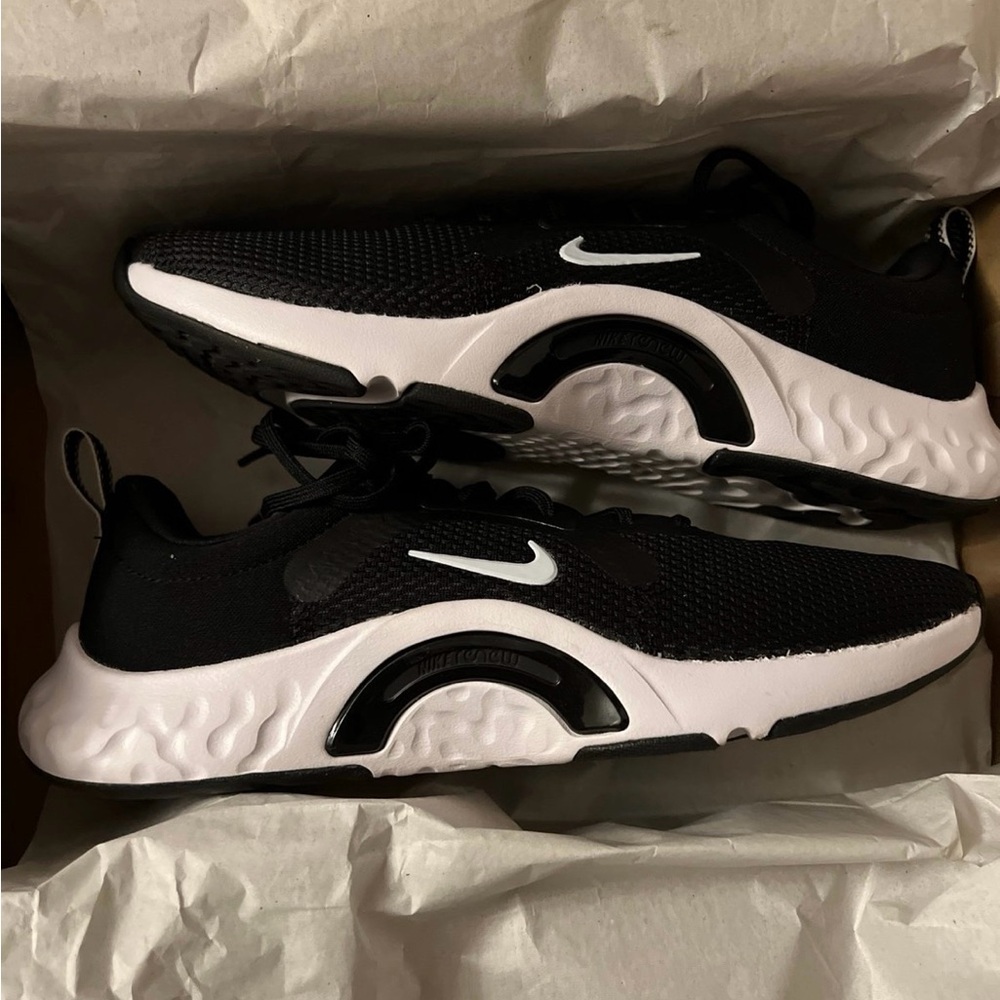 Nike Womems 7 1/2 NWT